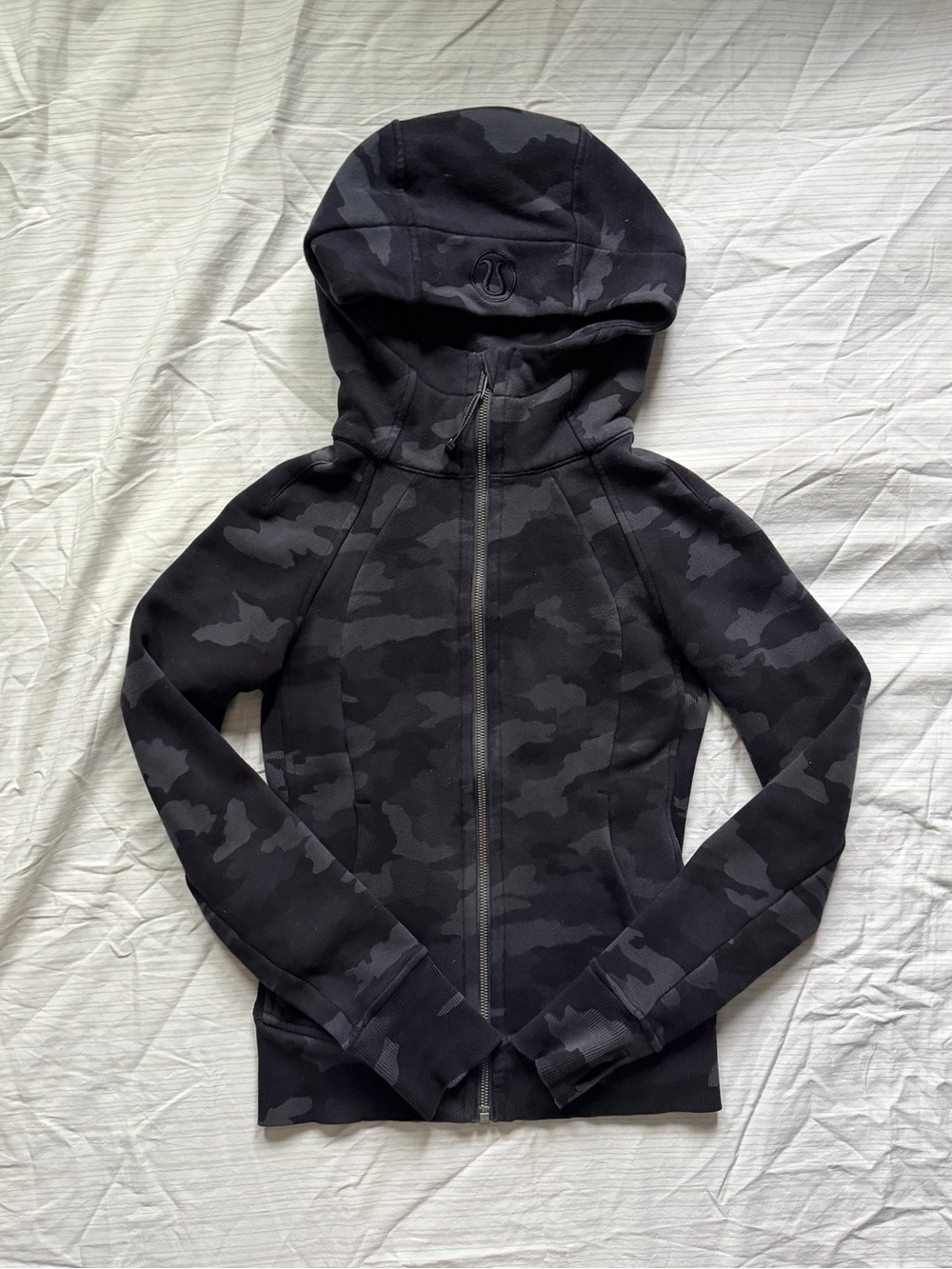 $118 lululemon heritage 365 camo scuba hoodie fleece sweater size 0